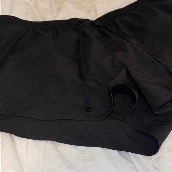 old navy active shorts - Picture 2 of 3